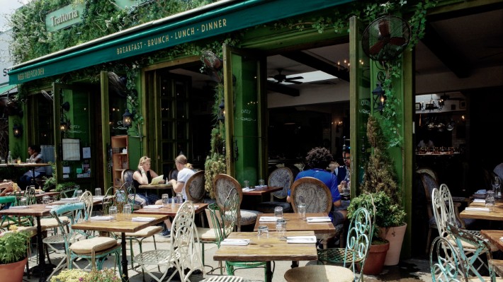 Mobiliario exterior y terrazas: tendencias para el verano 2022