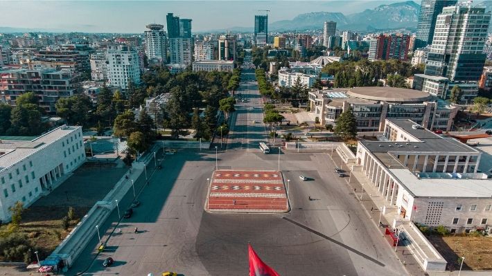 Tirana Underground: Postal desde un BunkerBar