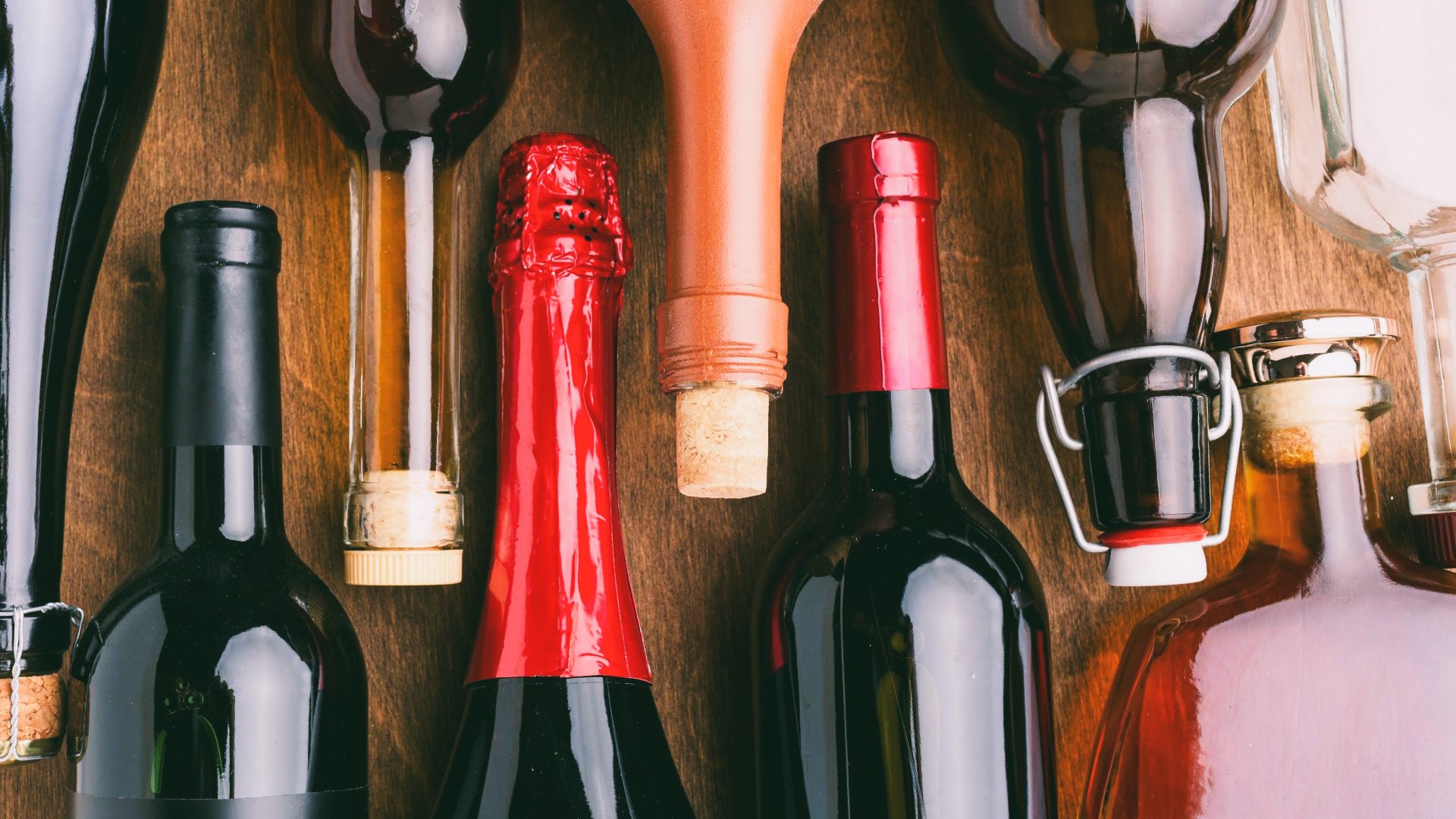 top-view-bottles-wine Una imagen o mil palabras: ¿acertaré si elijo un vino por la etiqueta?