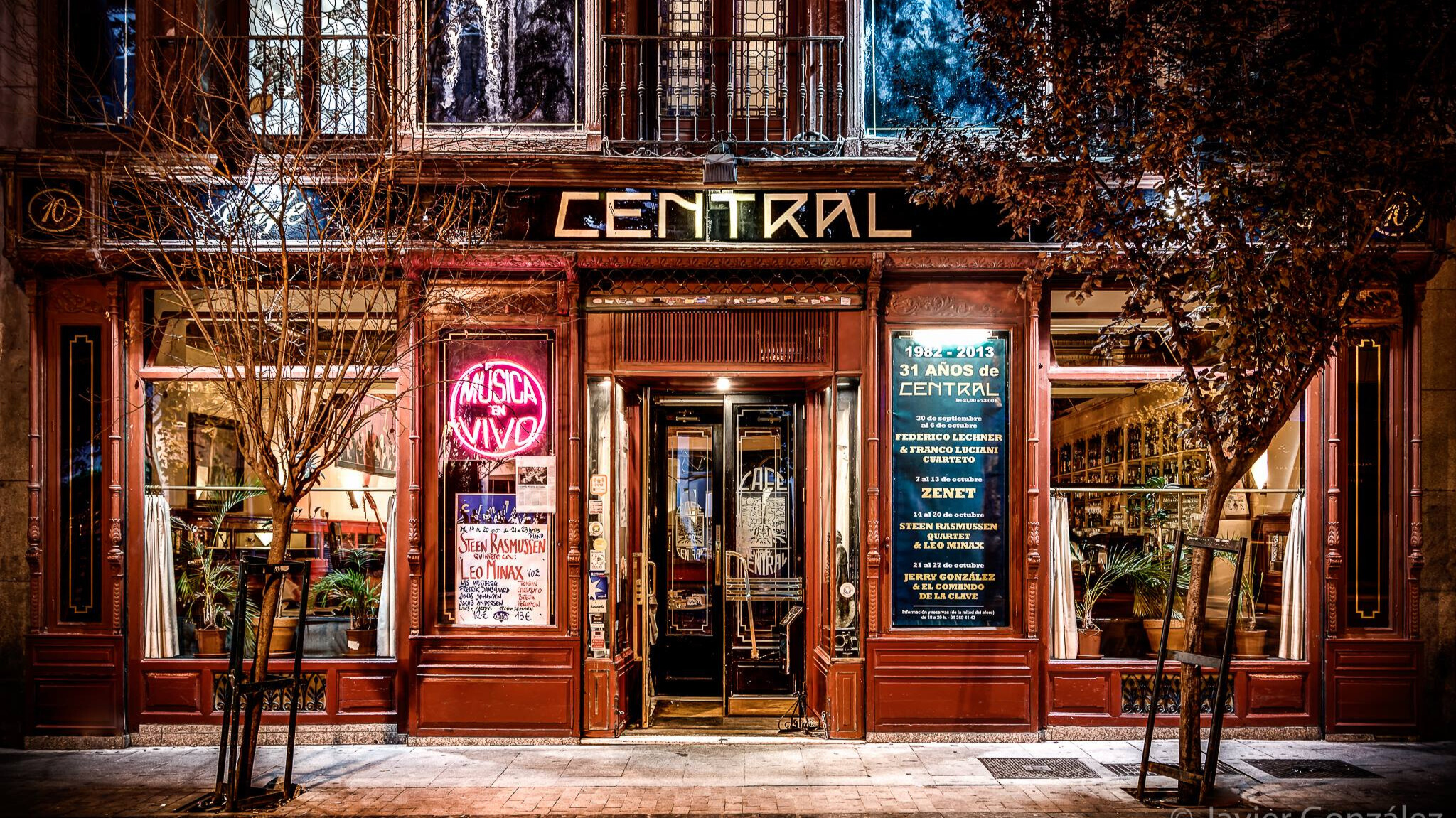 Fachada de frente de Café Central Madrid.