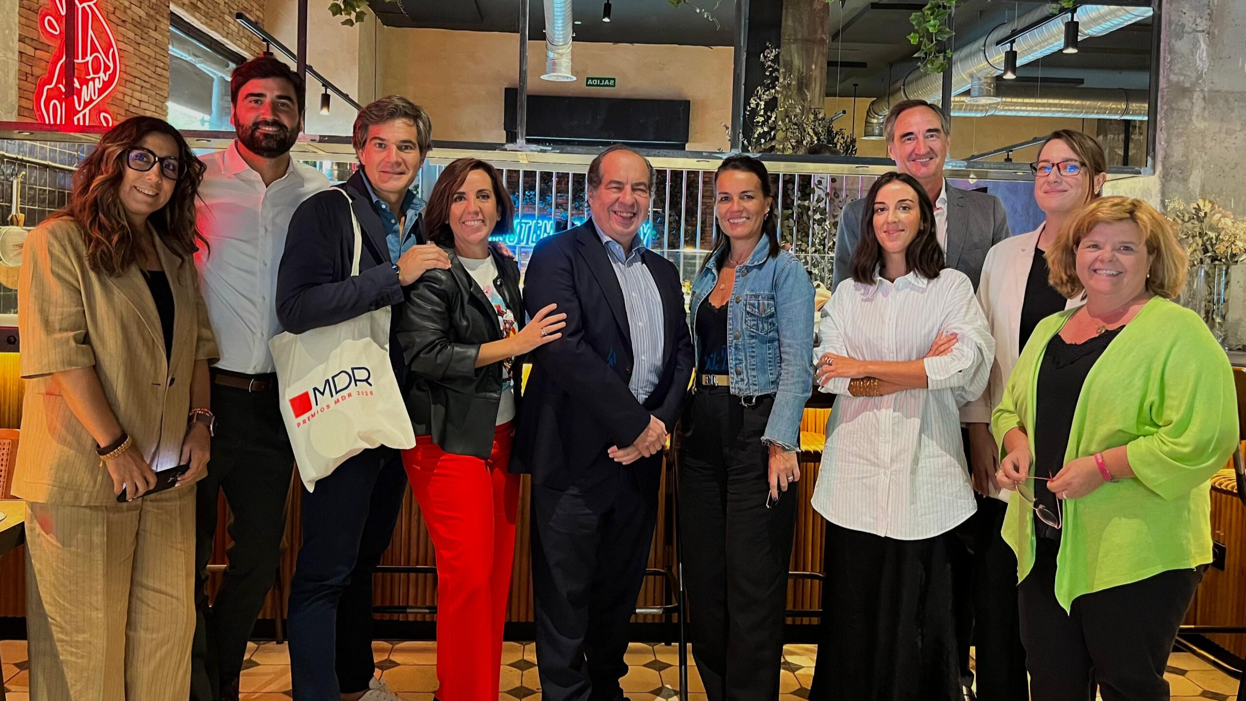 El jurado posa luego de la deliberación.