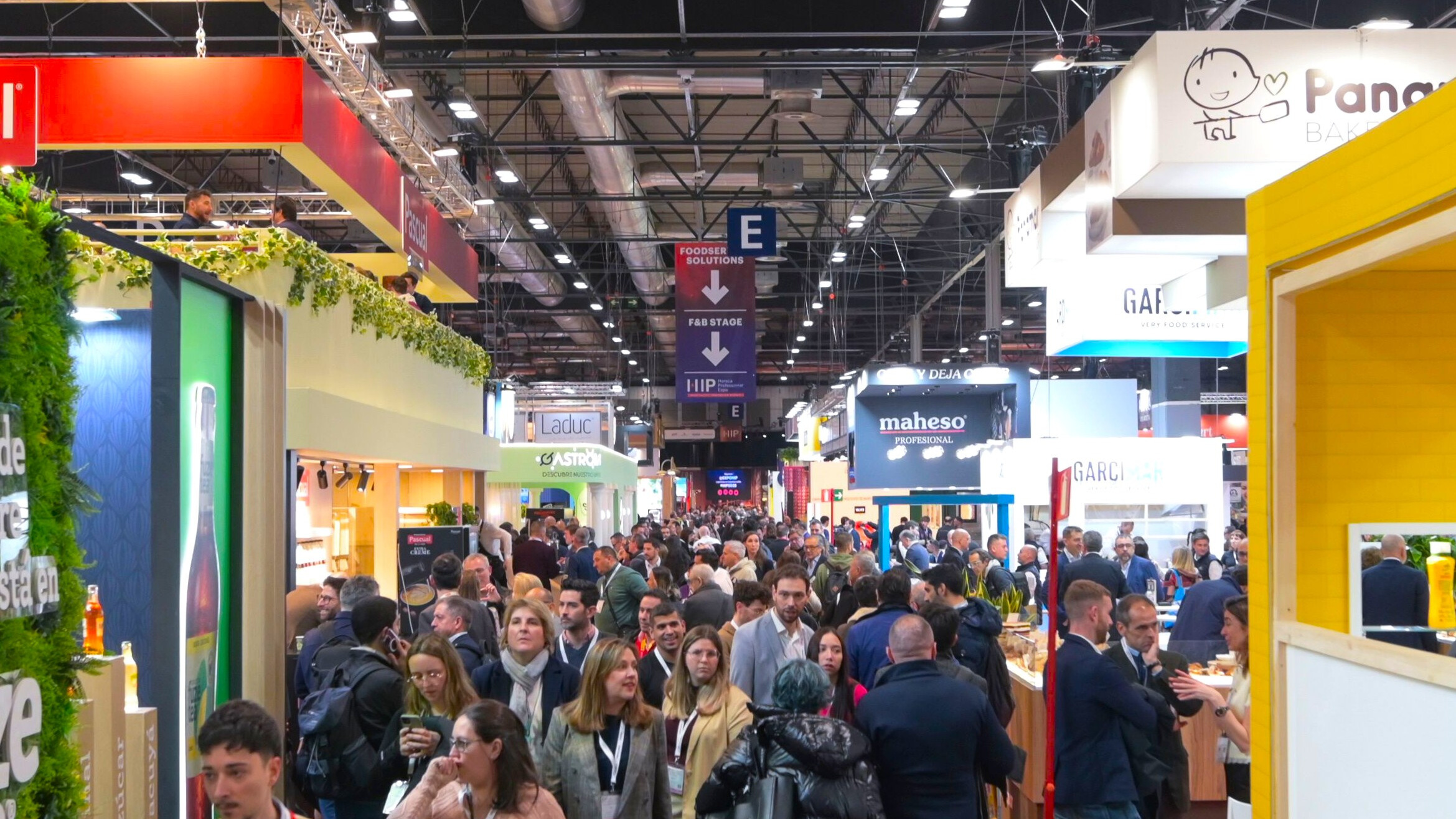 Feria HIP 2025 con muchas personas en IFEMA