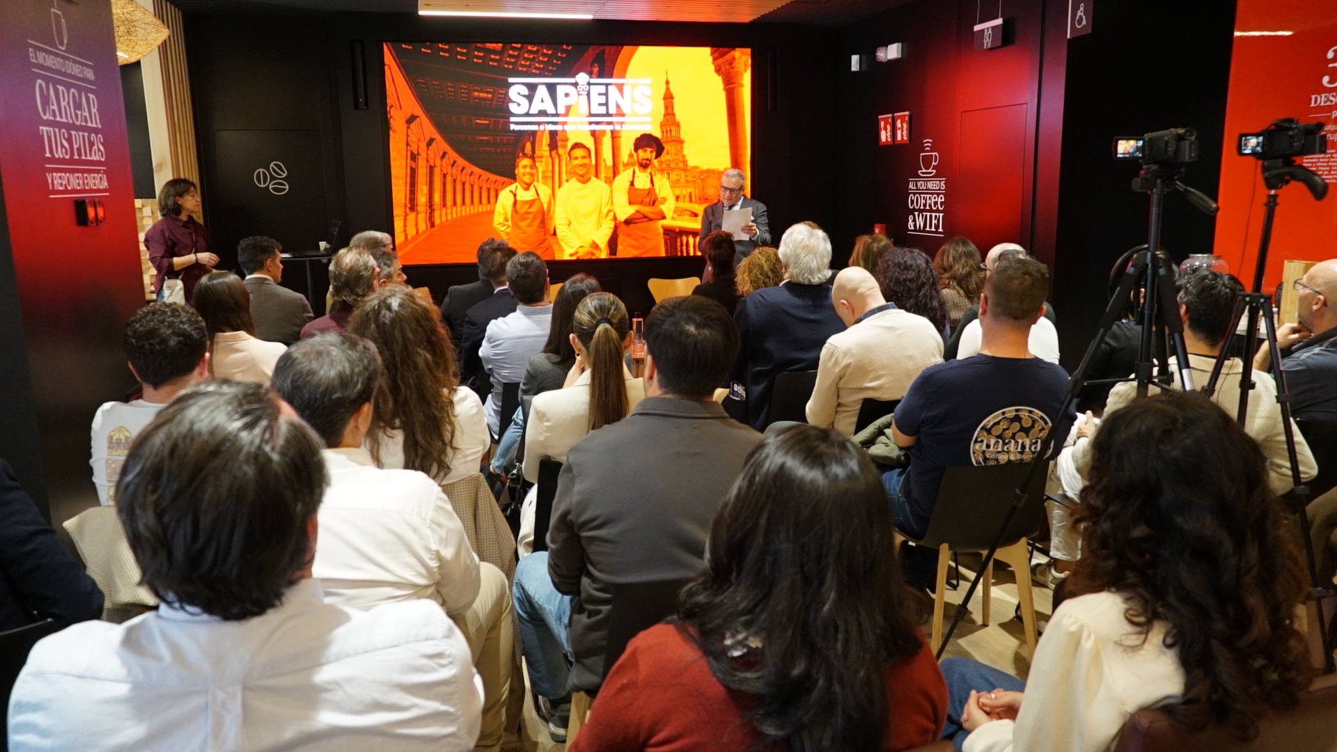 El talento marcó la agenda en Sapiens On Road Sevilla Audiencia del Sapiens sentada escuchando una ponencia.